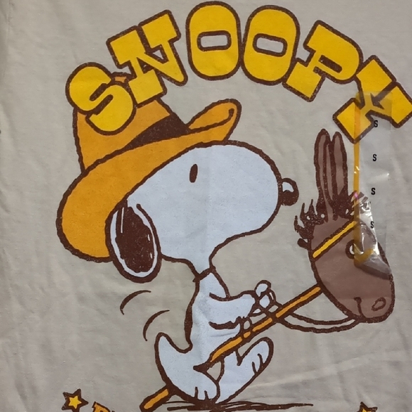 NWT Peanuts Beige Graphic Tee - Snoopy - Sz Small - Picture 2 of 8